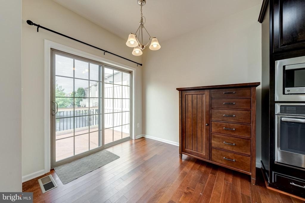 22635 Norwalk Square - Photo 18