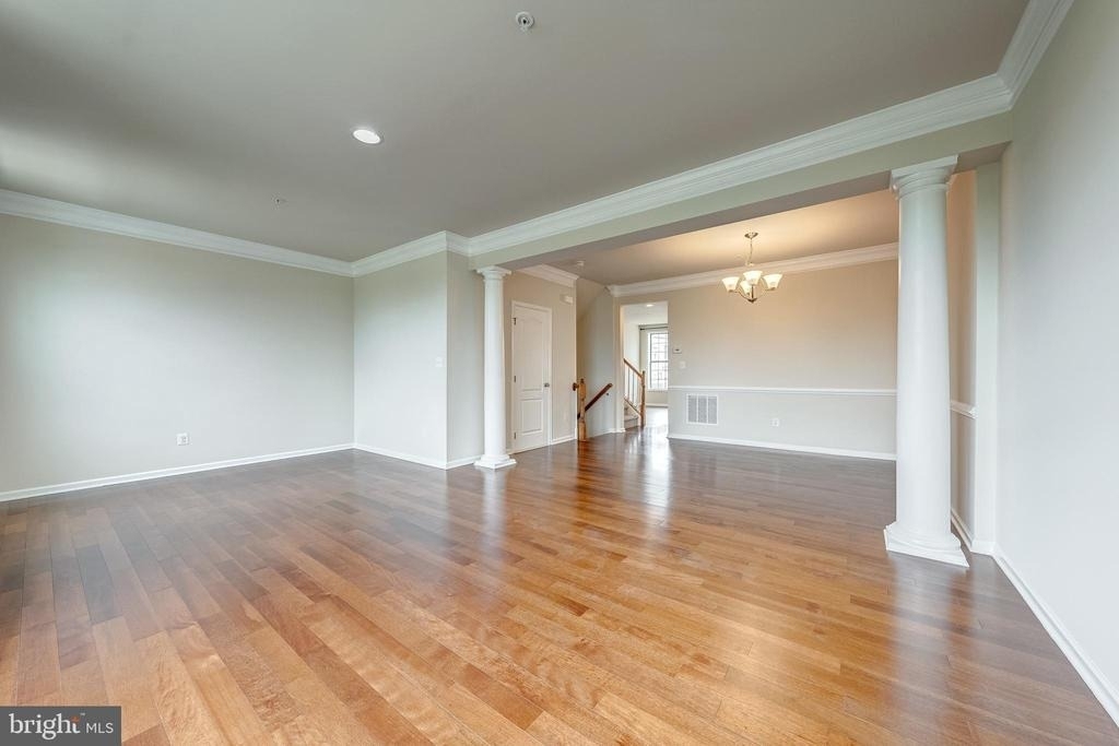 22635 Norwalk Square - Photo 7