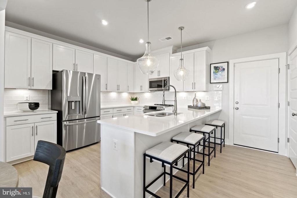 43805 Middleway Terrace - Photo 6