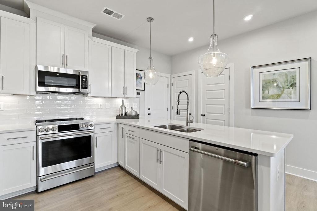 43805 Middleway Terrace - Photo 8