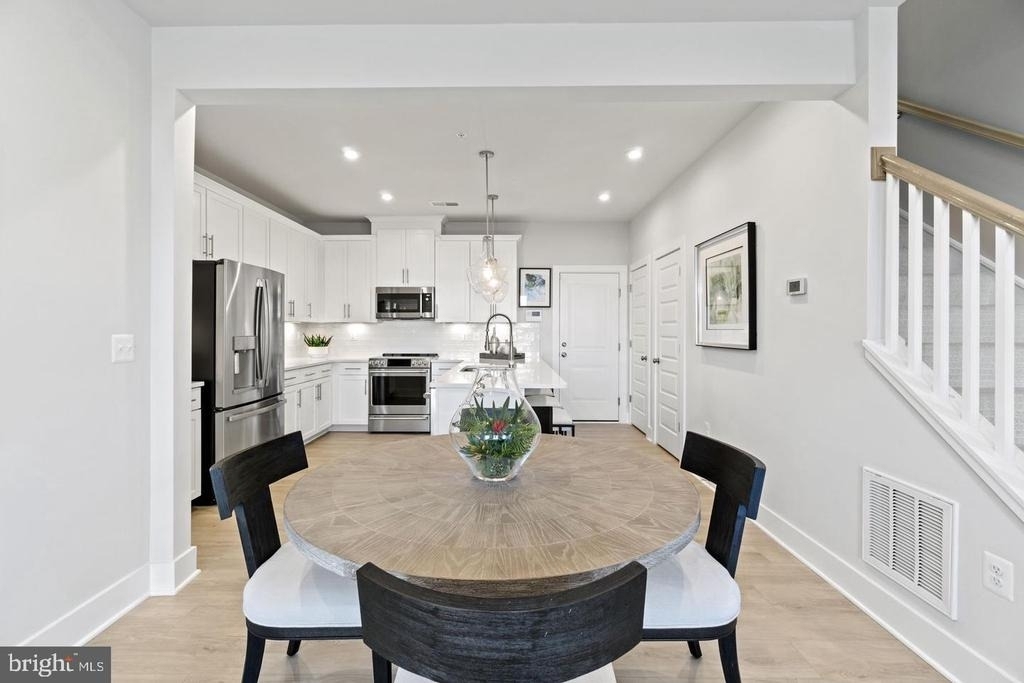 43805 Middleway Terrace - Photo 9