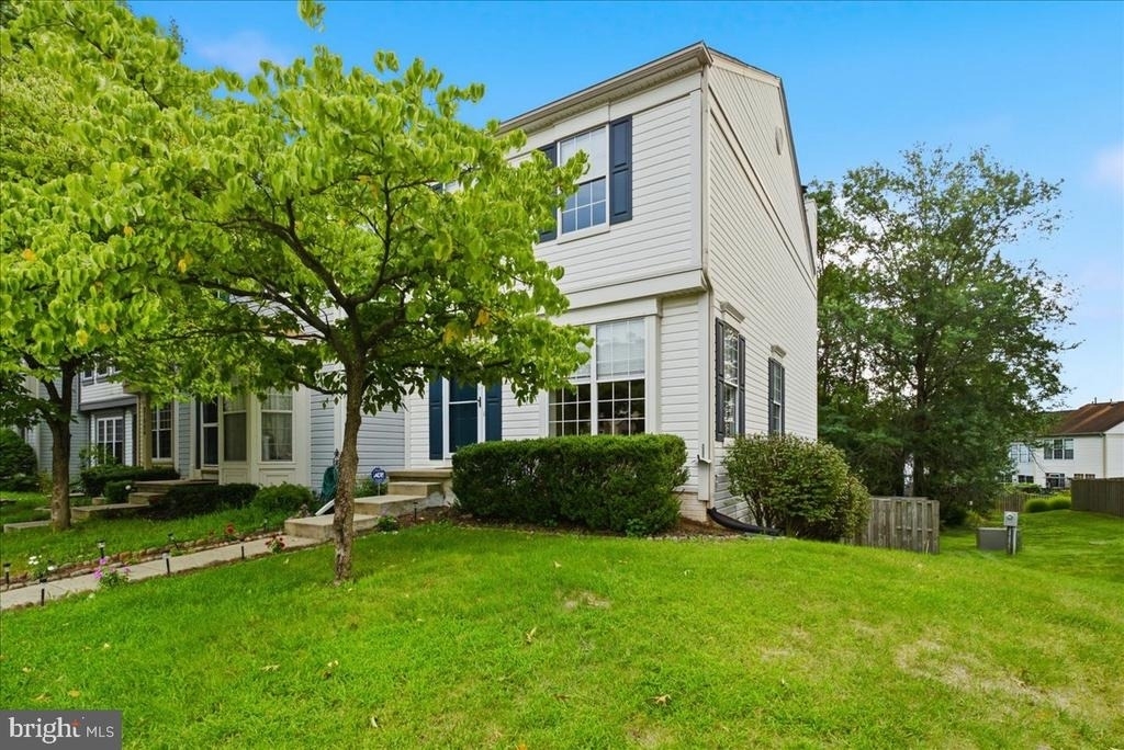 21028 Coach House Square - Photo 2