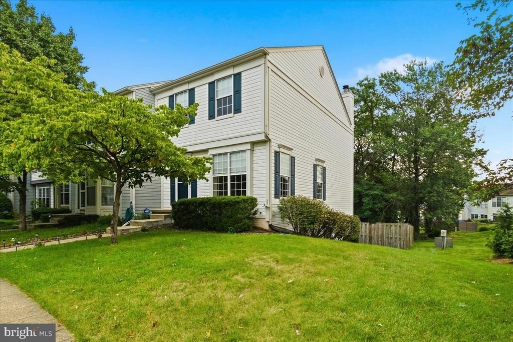 21028 Coach House Square - Photo 0