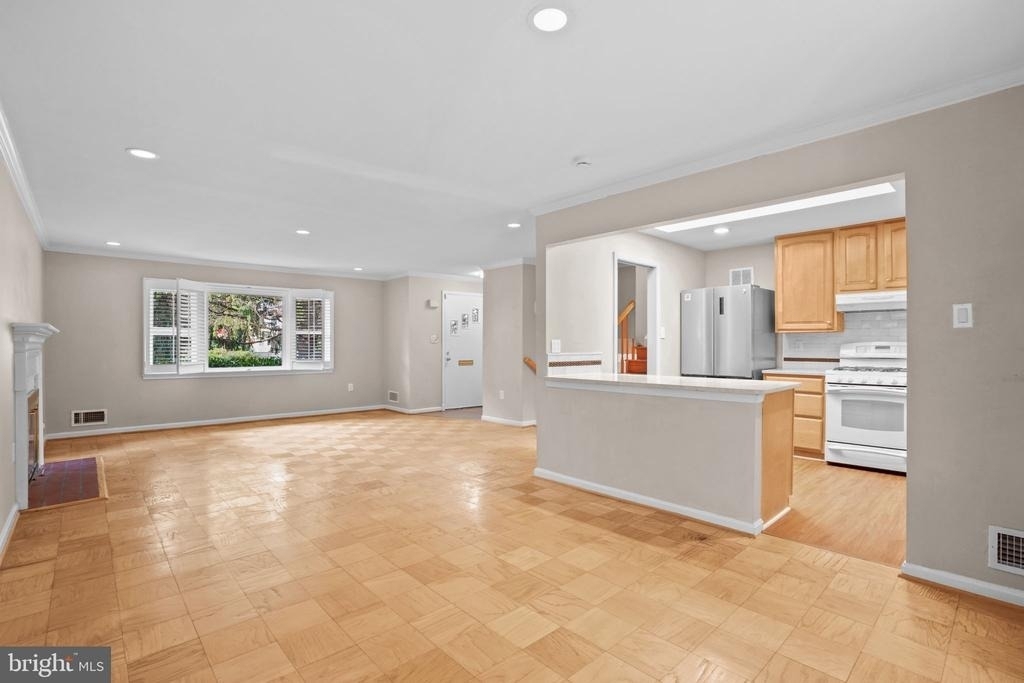 1415 Mayflower Drive - Photo 3
