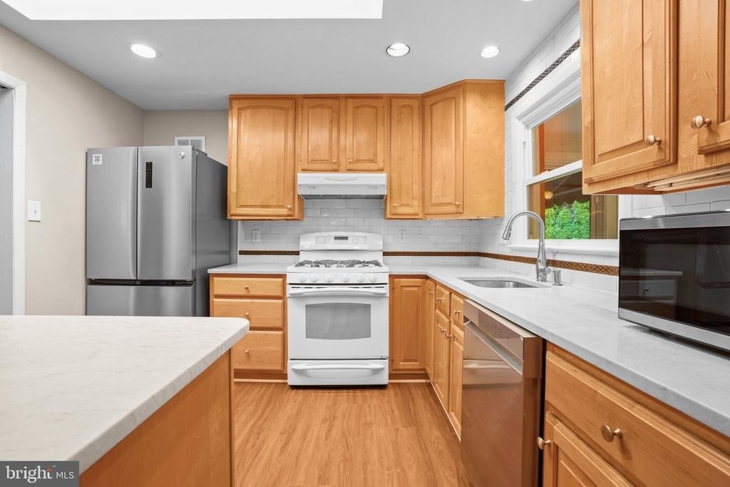1415 Mayflower Drive - Photo 7