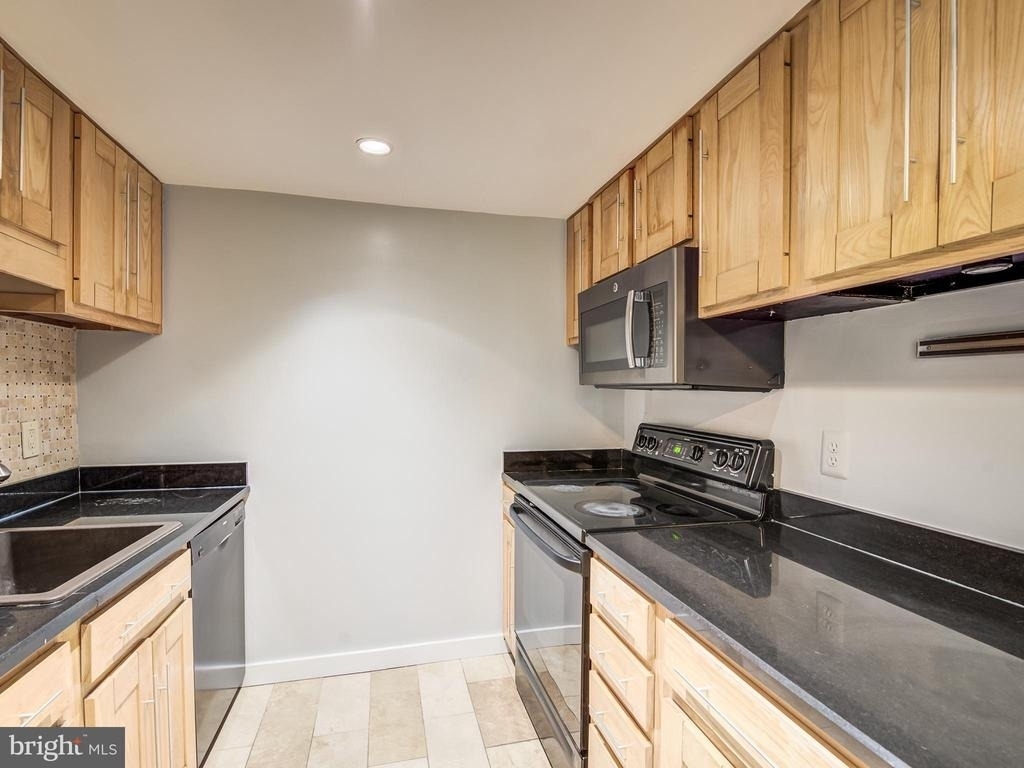 11400 Washington Plaza W - Photo 14