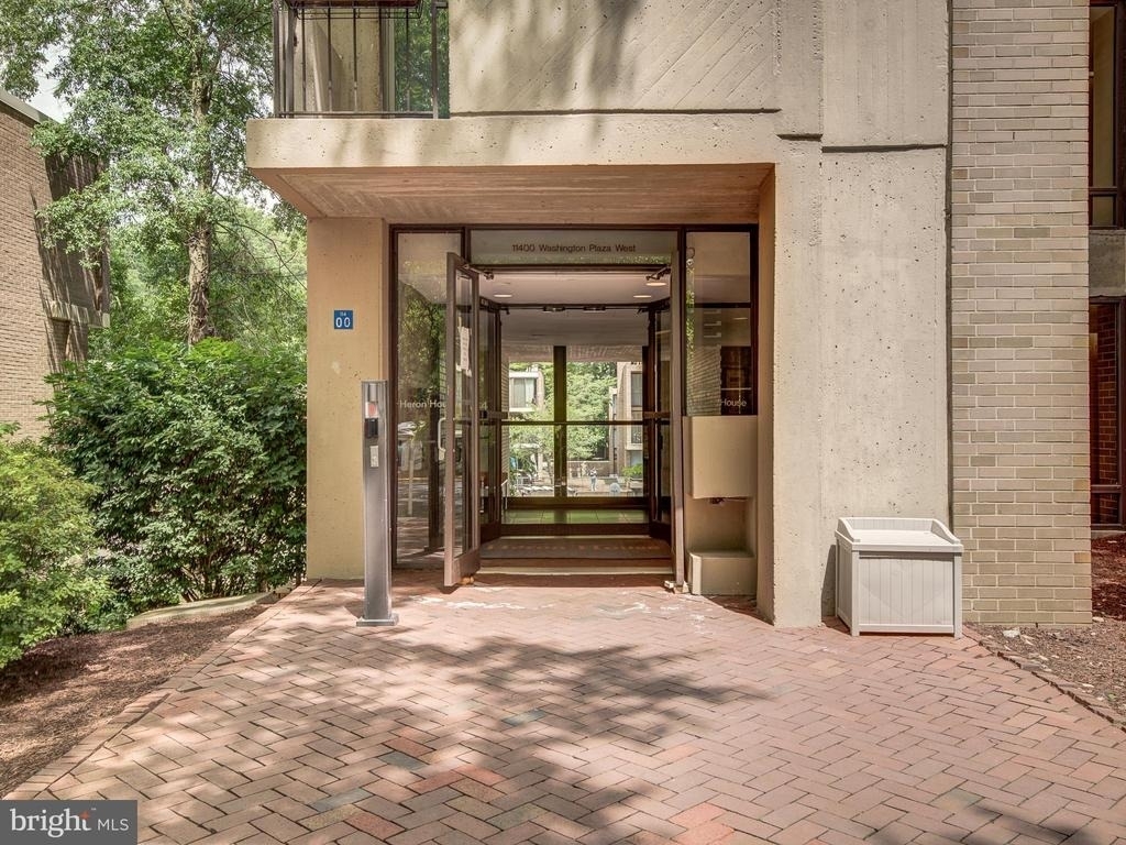 11400 Washington Plaza W - Photo 0