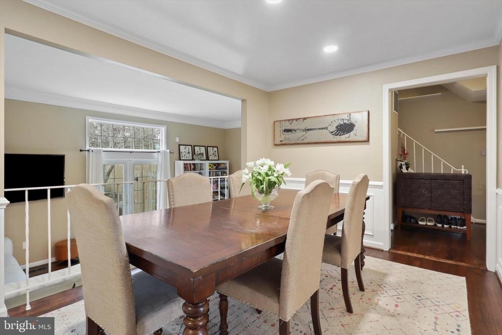7010 Leestone Street - Photo 3