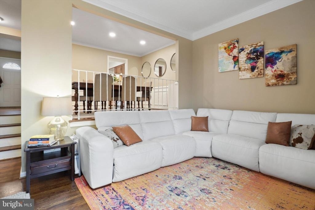 7010 Leestone Street - Photo 4