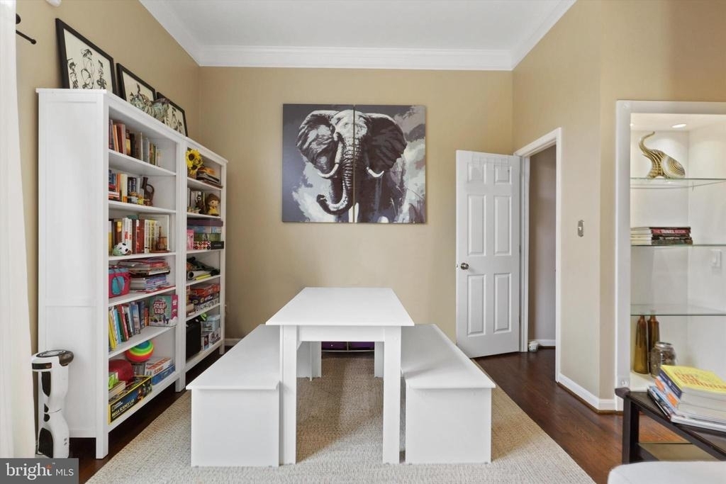 7010 Leestone Street - Photo 5