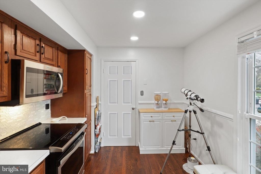 7010 Leestone Street - Photo 2