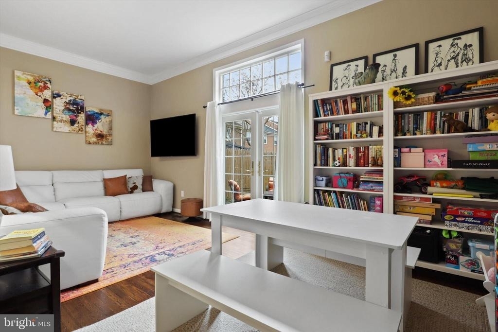 7010 Leestone Street - Photo 6