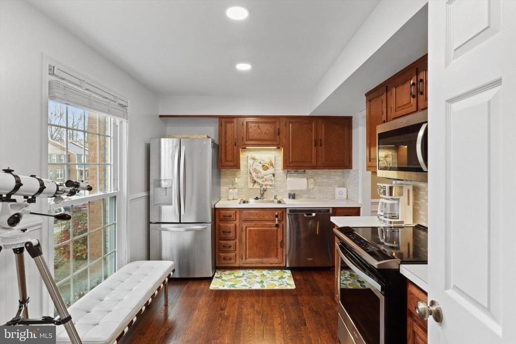 7010 Leestone Street - Photo 1