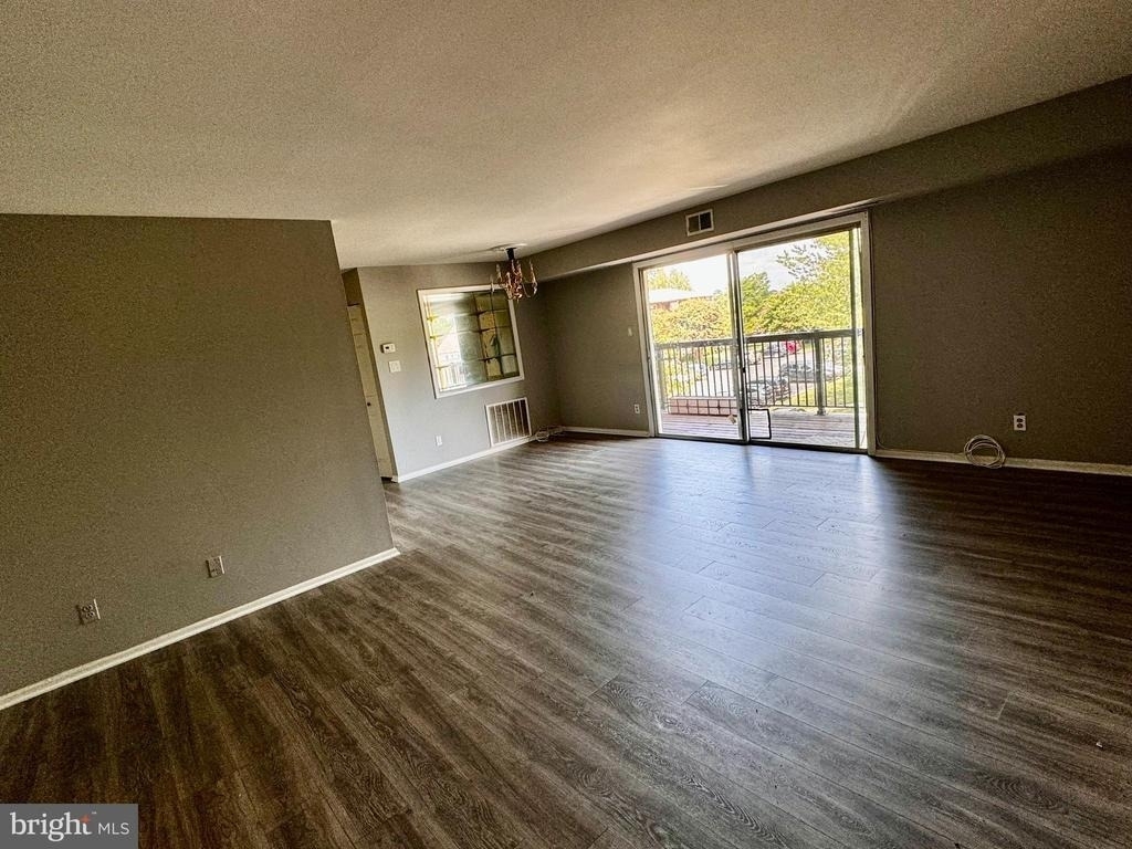 212 Locust Street Se - Photo 2