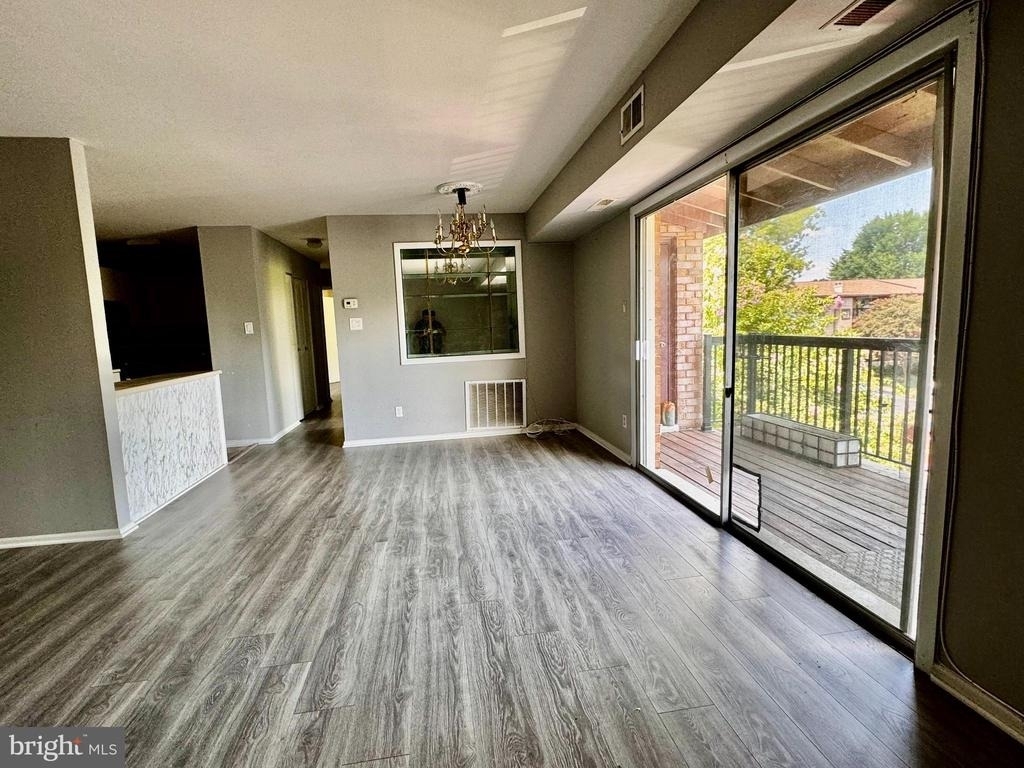 212 Locust Street Se - Photo 3