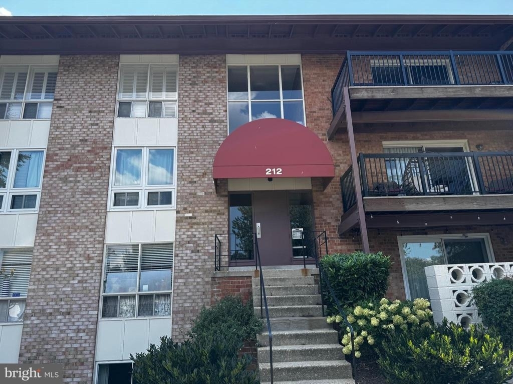 212 Locust Street Se - Photo 0