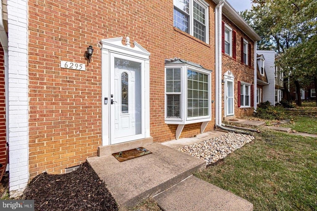 6295 Hillary Court - Photo 2