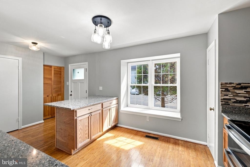 8346 Stationhouse Court - Photo 9
