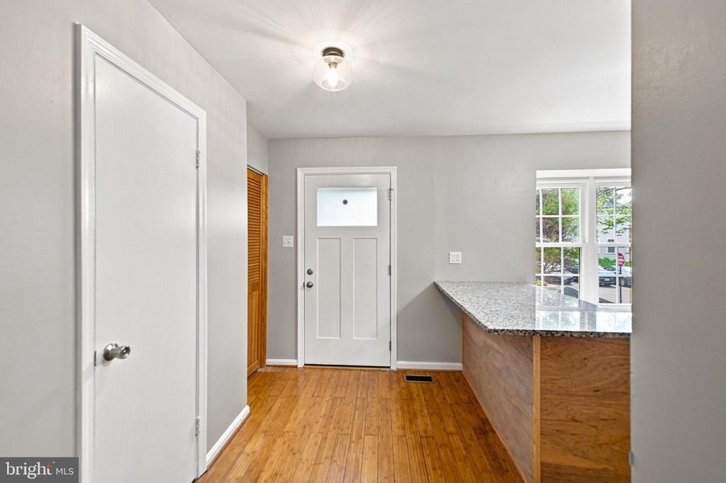 8346 Stationhouse Court - Photo 2