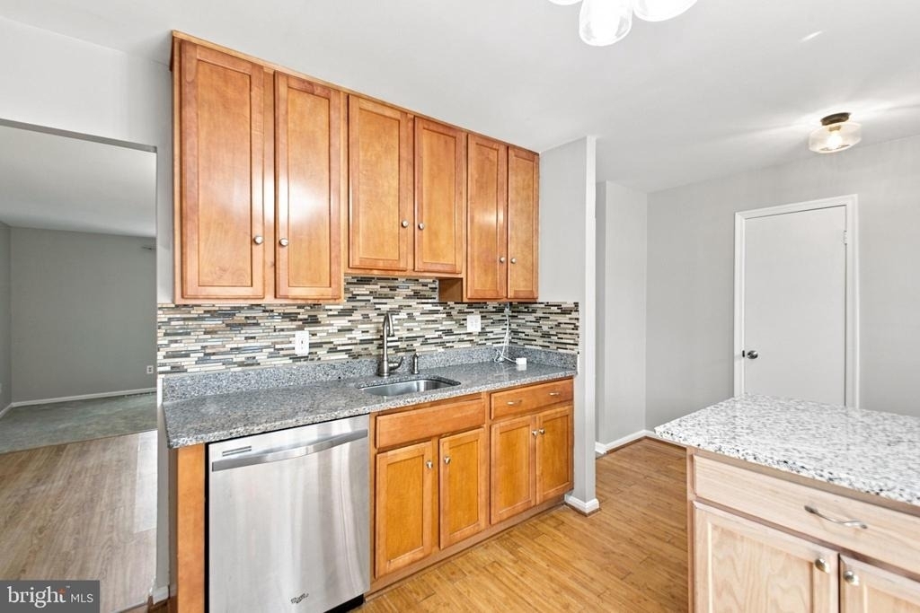 8346 Stationhouse Court - Photo 6