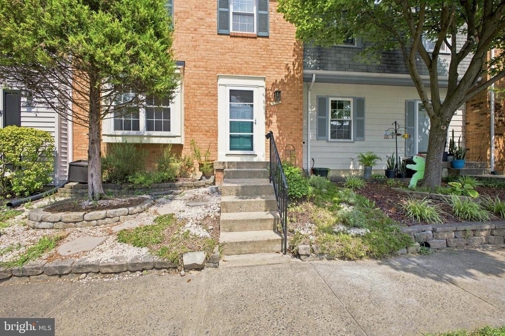 8346 Stationhouse Court - Photo 0