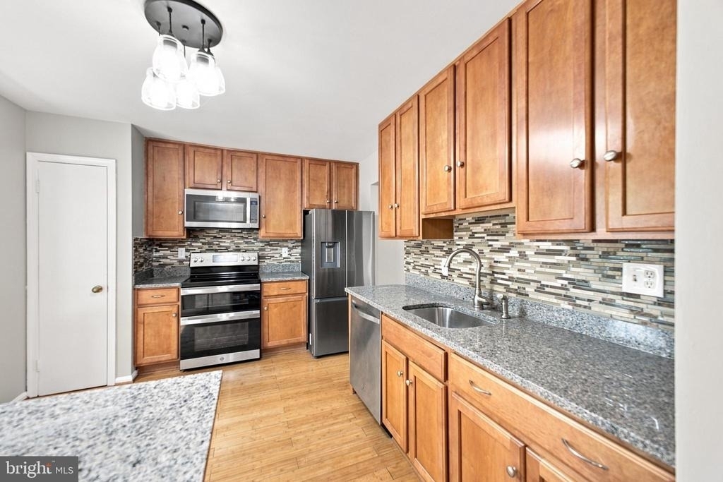 8346 Stationhouse Court - Photo 4