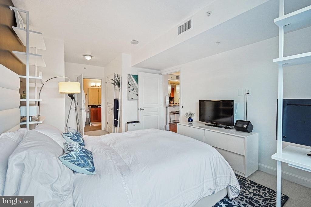 2451 Midtown Avenue - Photo 15