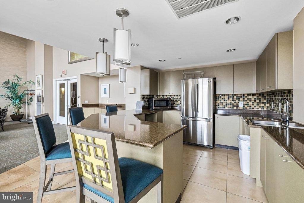 2451 Midtown Avenue - Photo 33