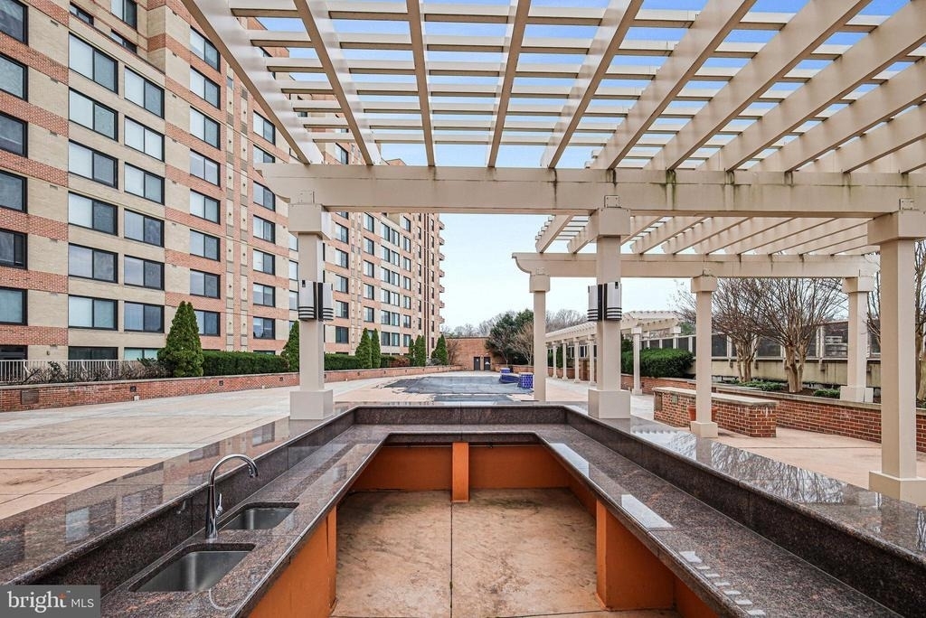 2451 Midtown Avenue - Photo 38