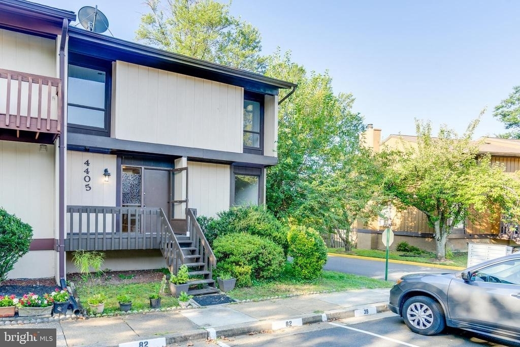 4405 Elan Court - Photo 2
