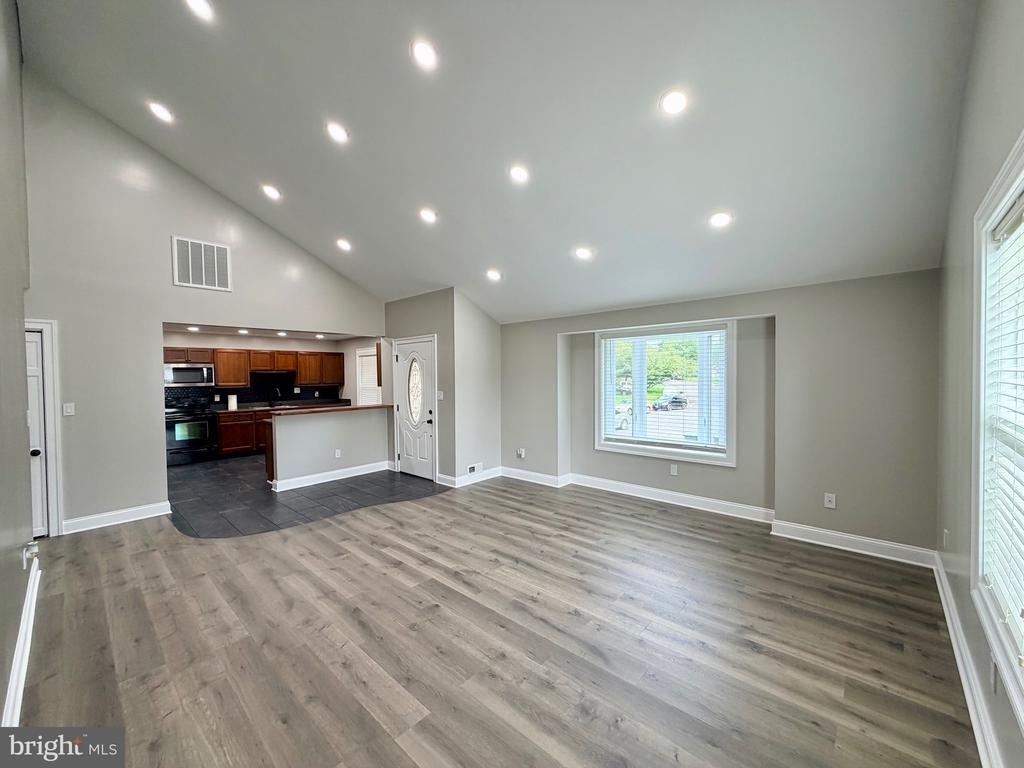 504 Hitt Court - Photo 6