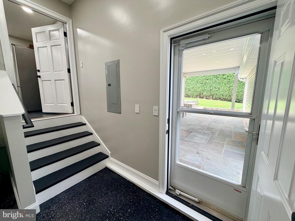 504 Hitt Court - Photo 33
