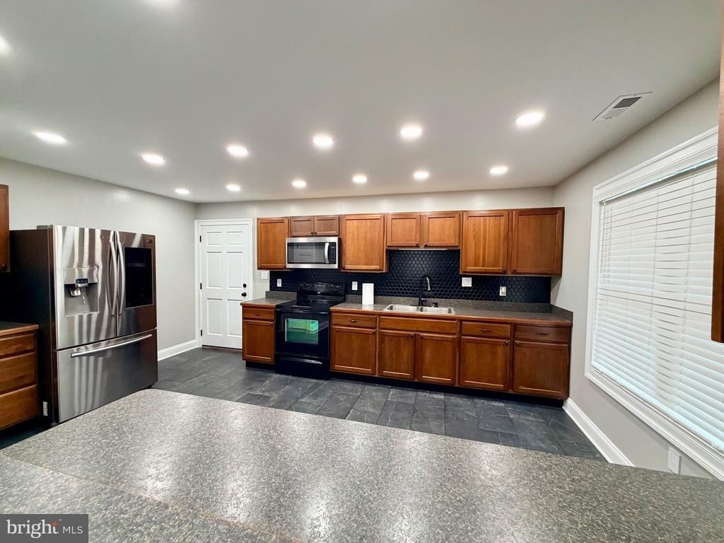 504 Hitt Court - Photo 10
