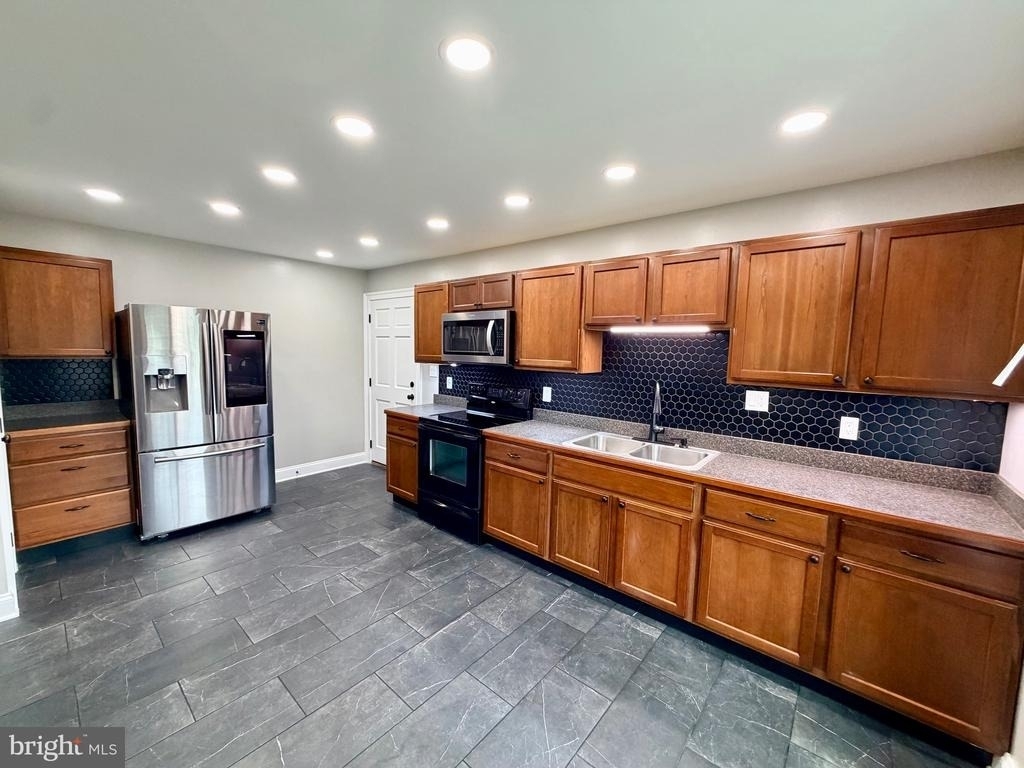 504 Hitt Court - Photo 11