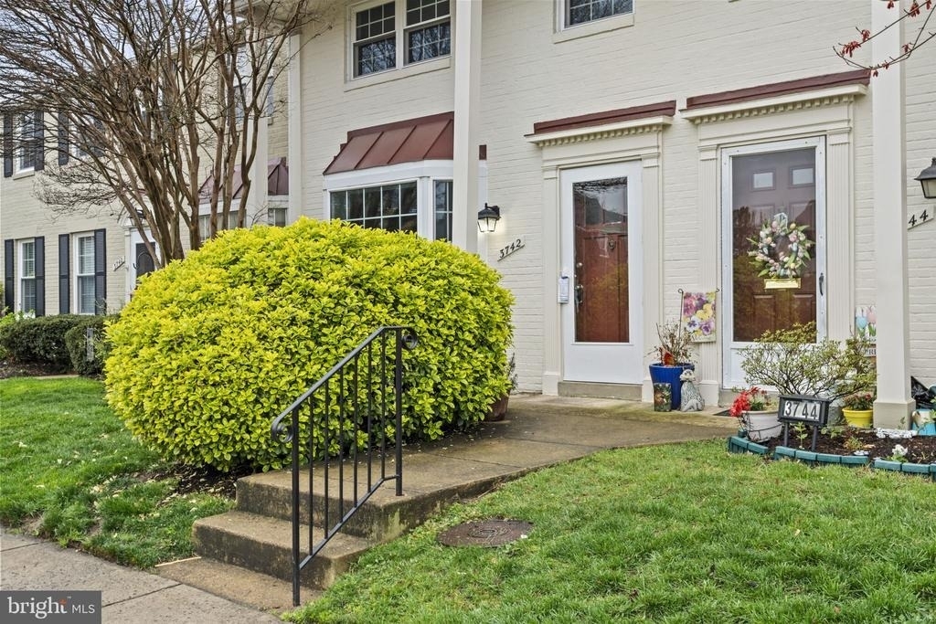 3742 Jason Avenue - Photo 5