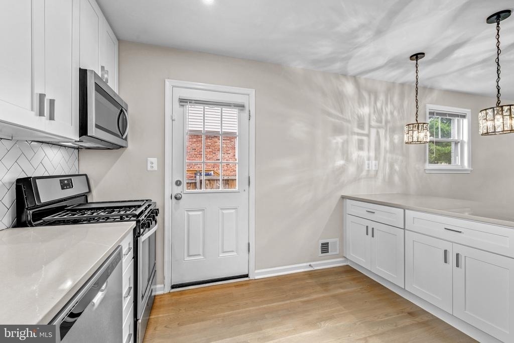 3930 Vermont Avenue - Photo 9