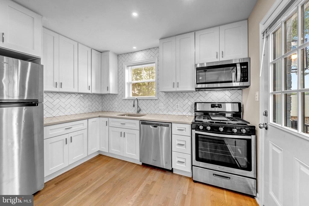 3930 Vermont Avenue - Photo 10