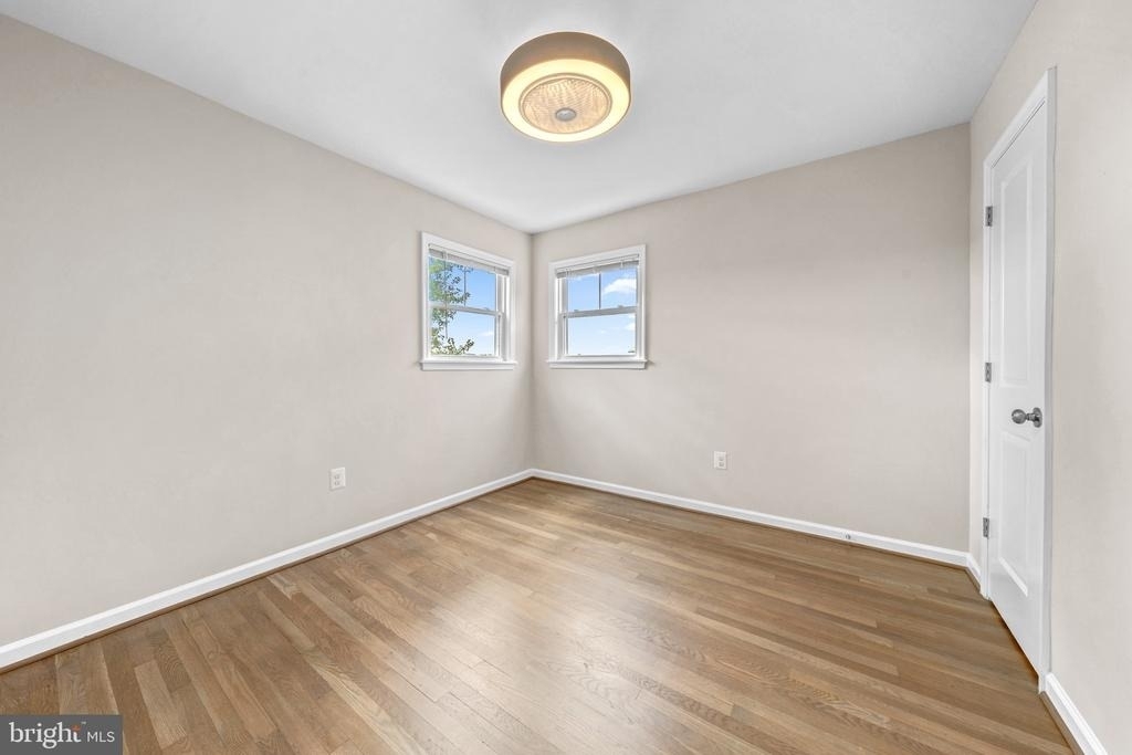 3930 Vermont Avenue - Photo 19