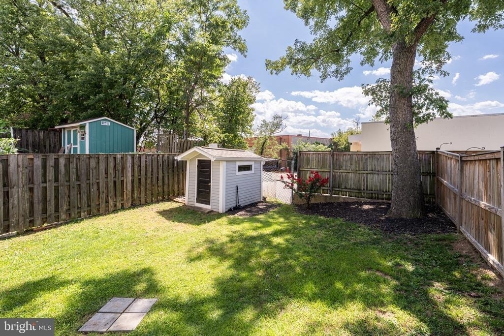 3930 Vermont Avenue - Photo 32