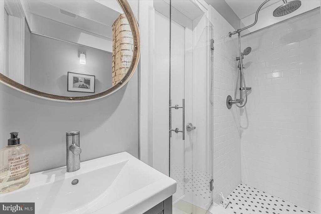 1210 Queen Street - Photo 22