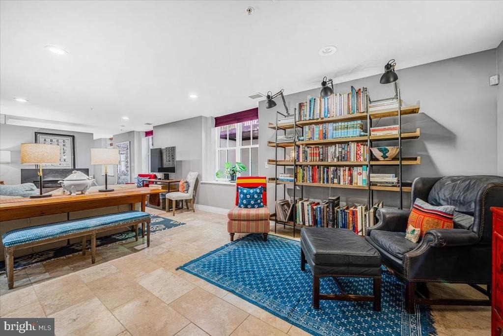 1210 Queen Street - Photo 2