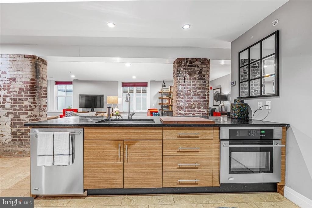 1210 Queen Street - Photo 15