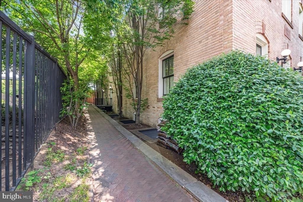1210 Queen Street - Photo 27