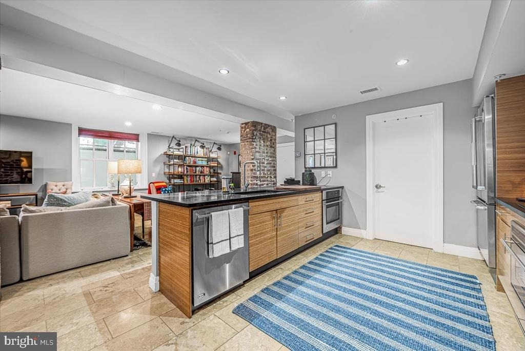 1210 Queen Street - Photo 10