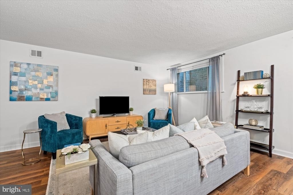 1730 Arlington Boulevard - Photo 2