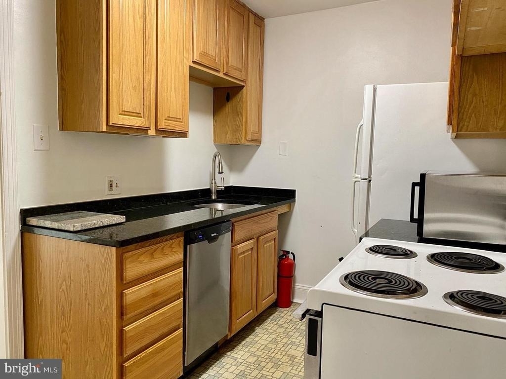 1047 N Monroe Street - Photo 6
