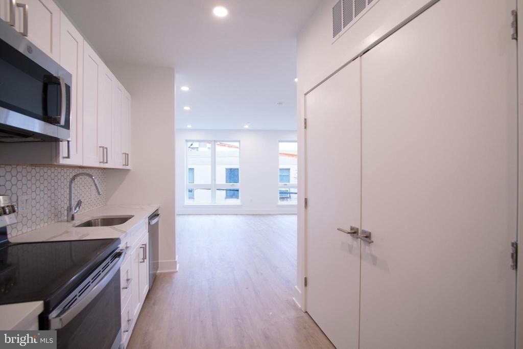 1325 N Lee Street - Photo 3