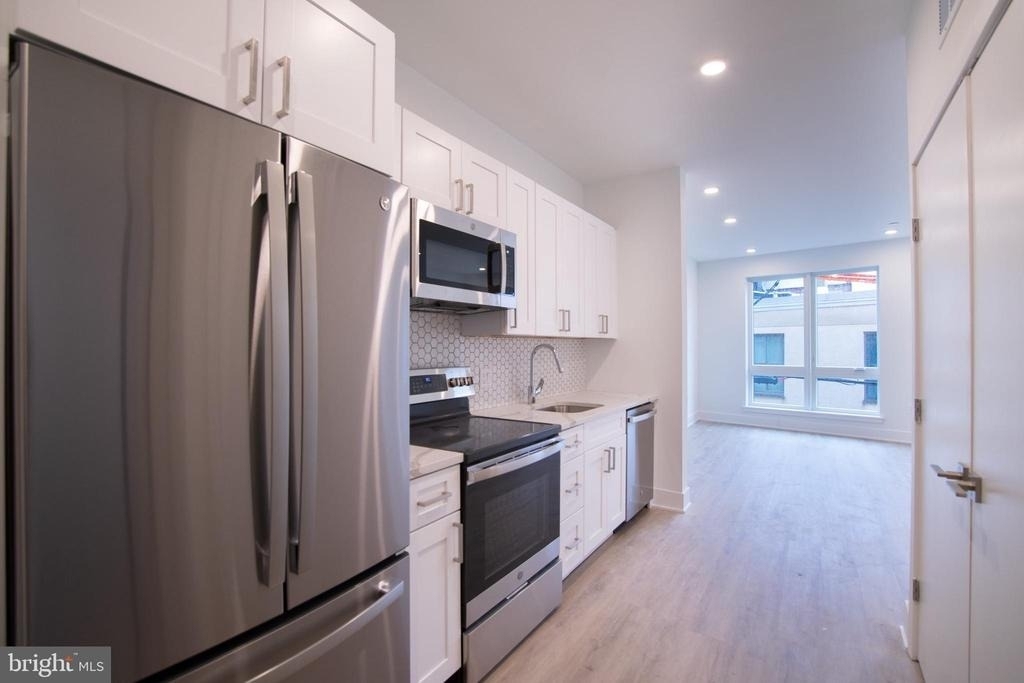 1325 N Lee Street - Photo 0