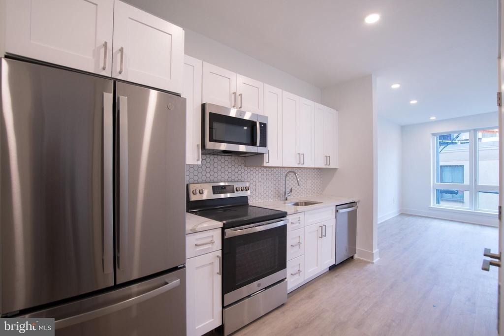 1325 N Lee Street - Photo 1