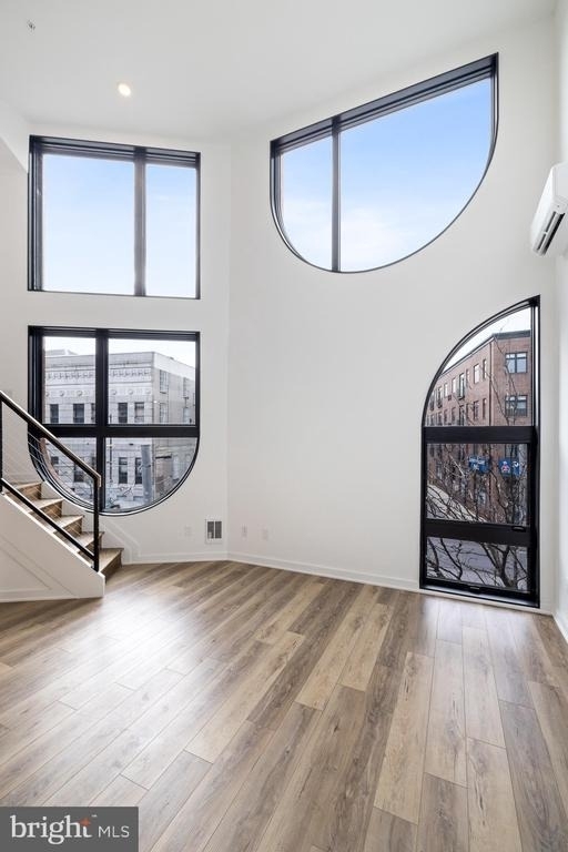 17 Girard Avenue W - Photo 3